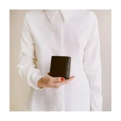 Adon Portfel, Czarny