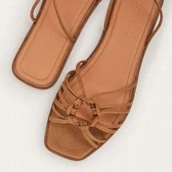 Amfi Sandaly, Karmelowy