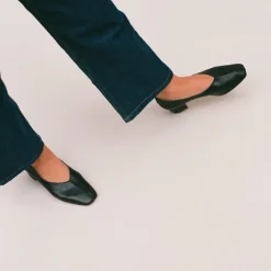 Apulia Czółenka, Czarny