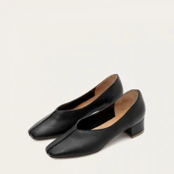 Apulia Czółenka, Czarny