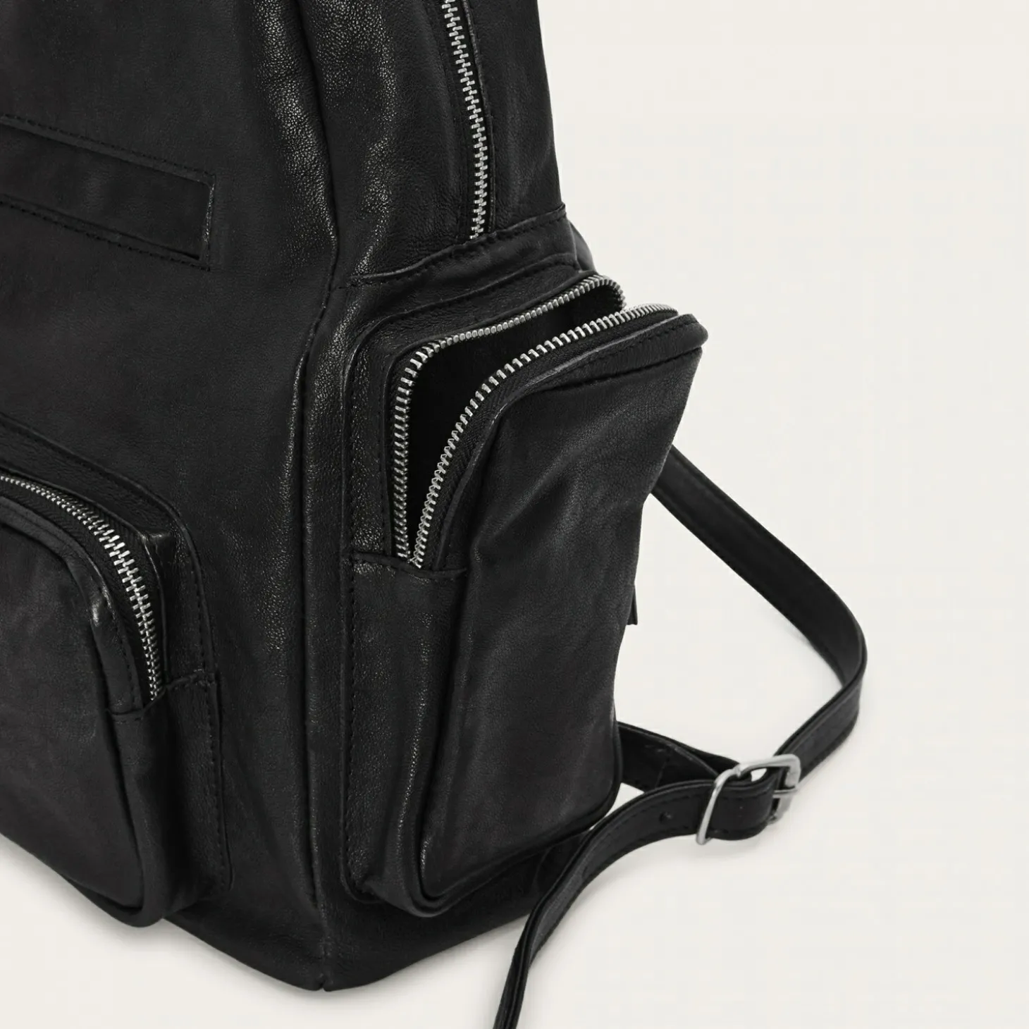 Atzel Plecak, Czarny