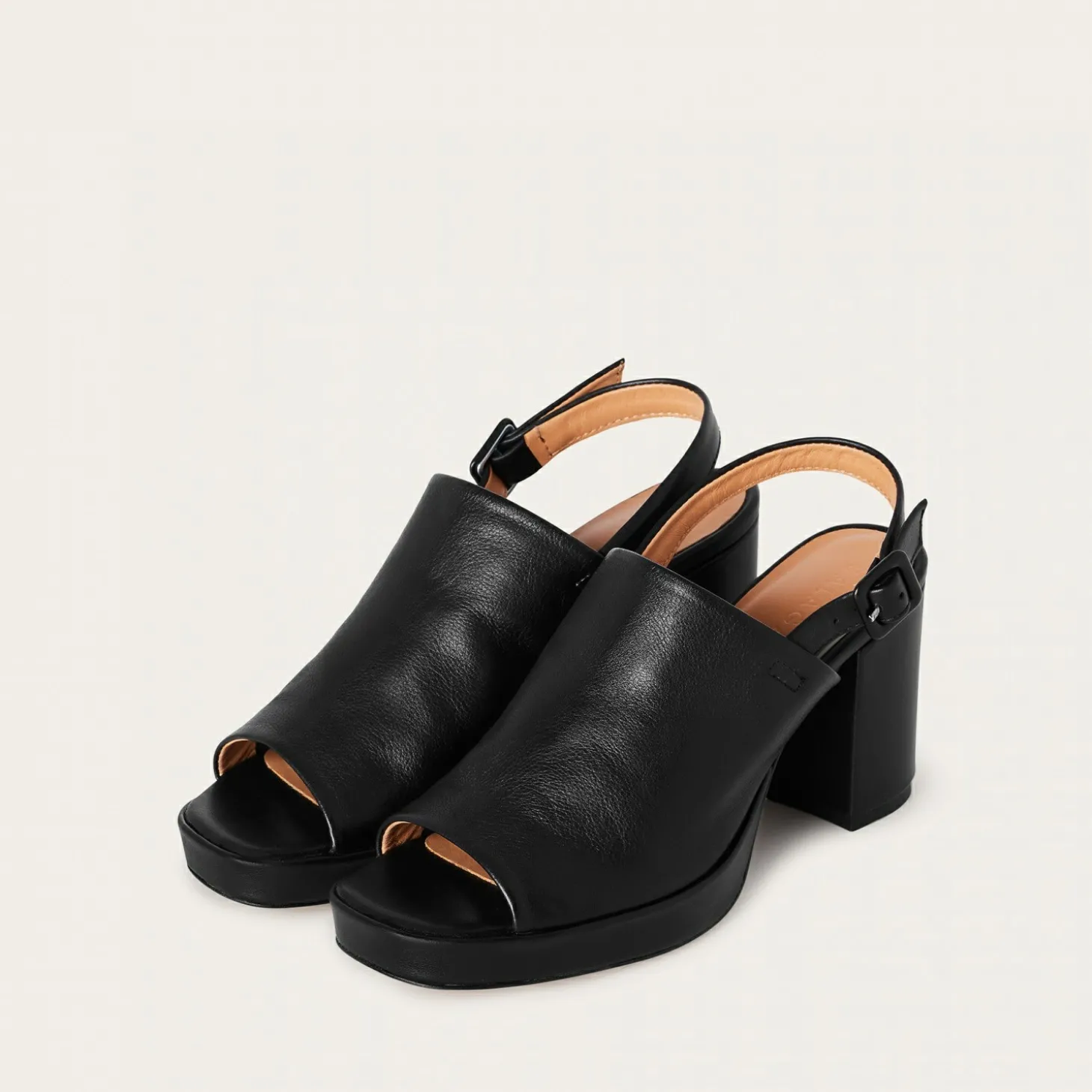 Bette Sandaly, Czarny