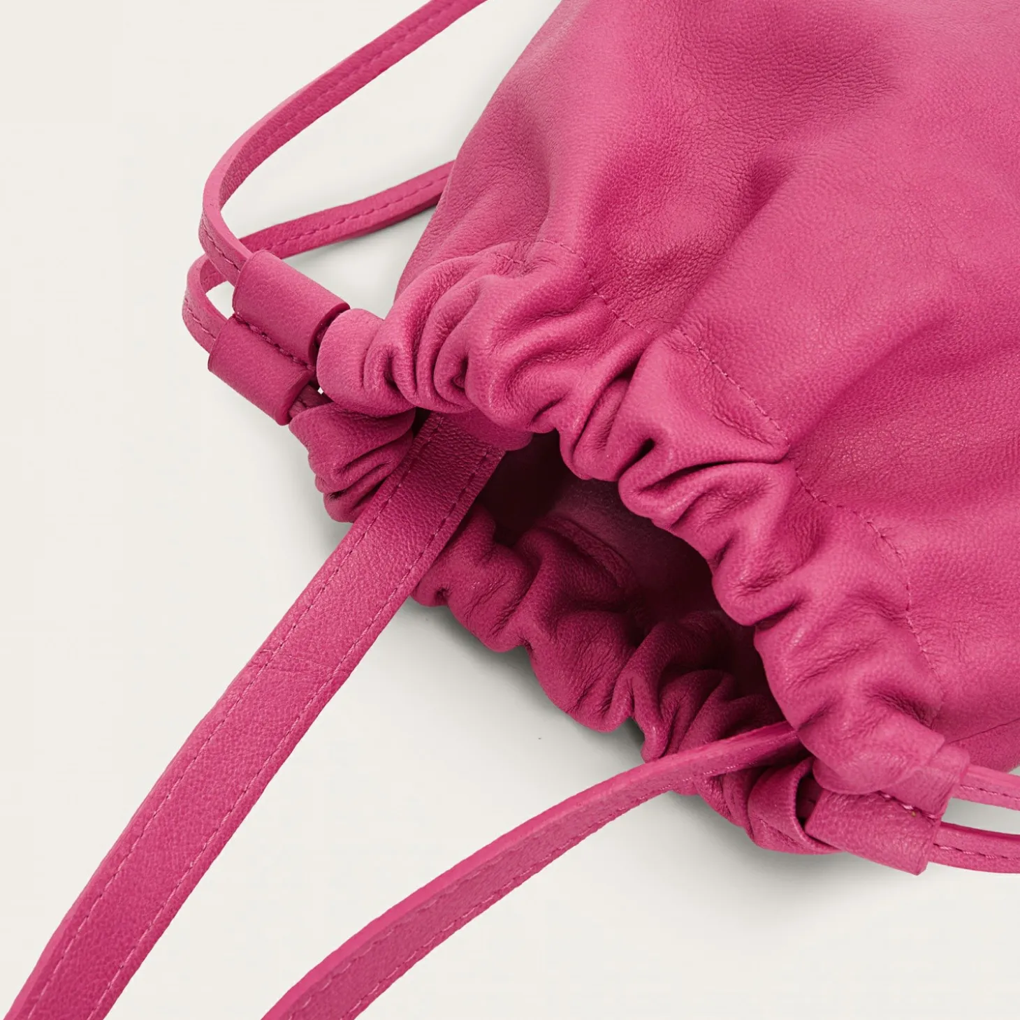 Dima Torebka S, Fuksja