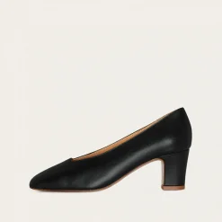 Dvora Czółenka, Czarny