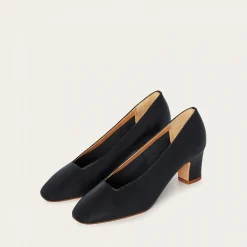 Dvora Czółenka, Czarny