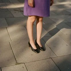 Dvora Czółenka, Czarny