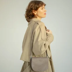 Eveline Torebka, Dymny