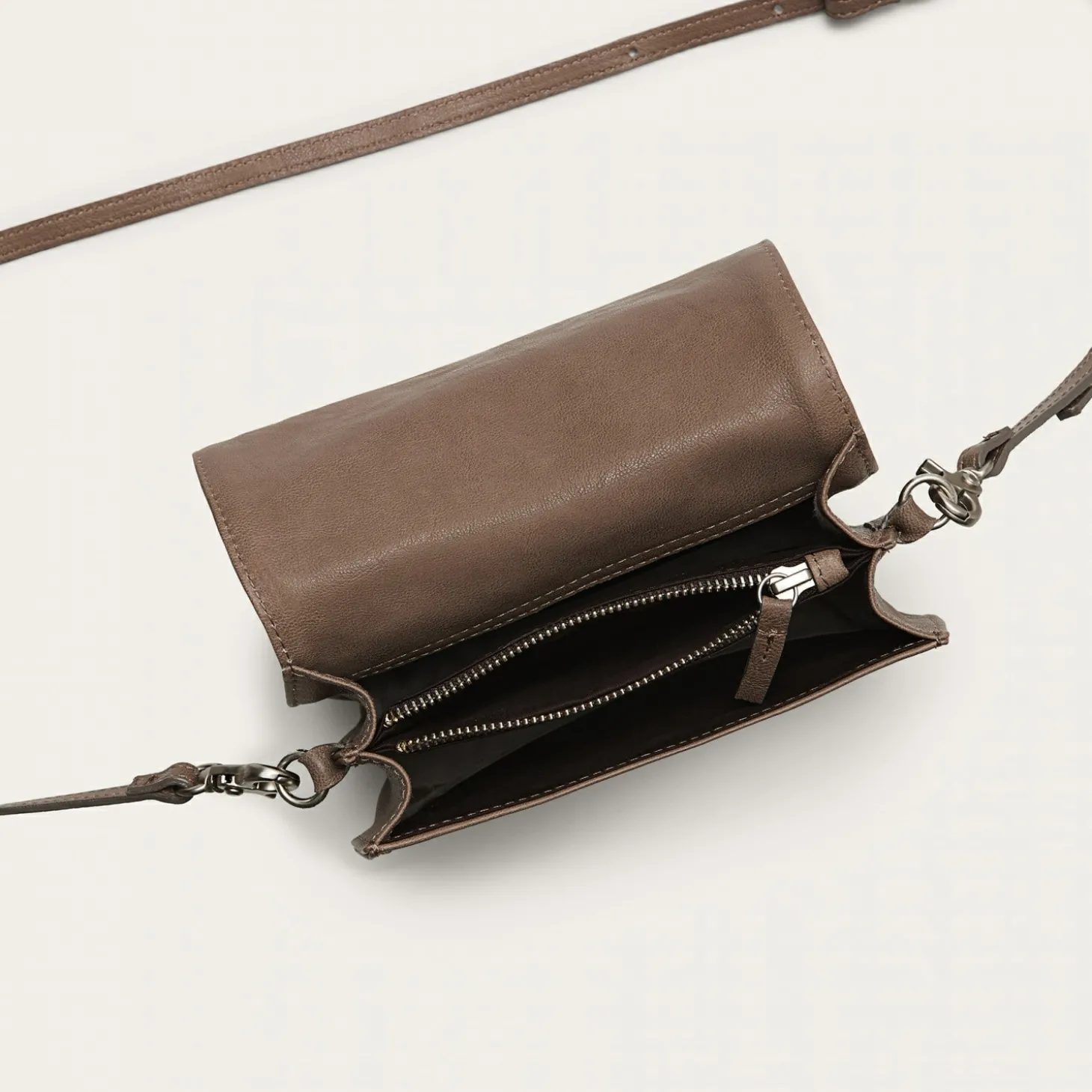 Eveline Torebka, Dymny