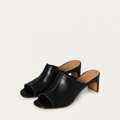 Ginaa Klapki, Czarny