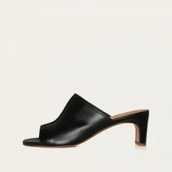 Ginaa Klapki, Czarny