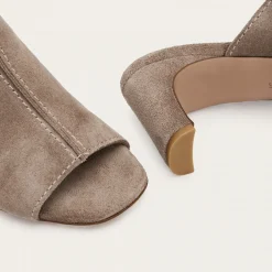 Ginaa Klapki, Marrone