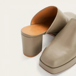 Gloria Klapki, Kamienny Szary