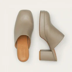 Gloria Klapki, Kamienny Szary