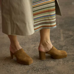 Gloria Klapki, Karmelowy Welur