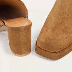 Gloria Klapki, Karmelowy Welur