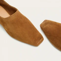 Hatzer Baleriny, Karmelowy Welur