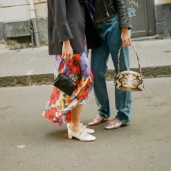 Hug Bag Torebka L, Zlamana Biel Wzor Pytona