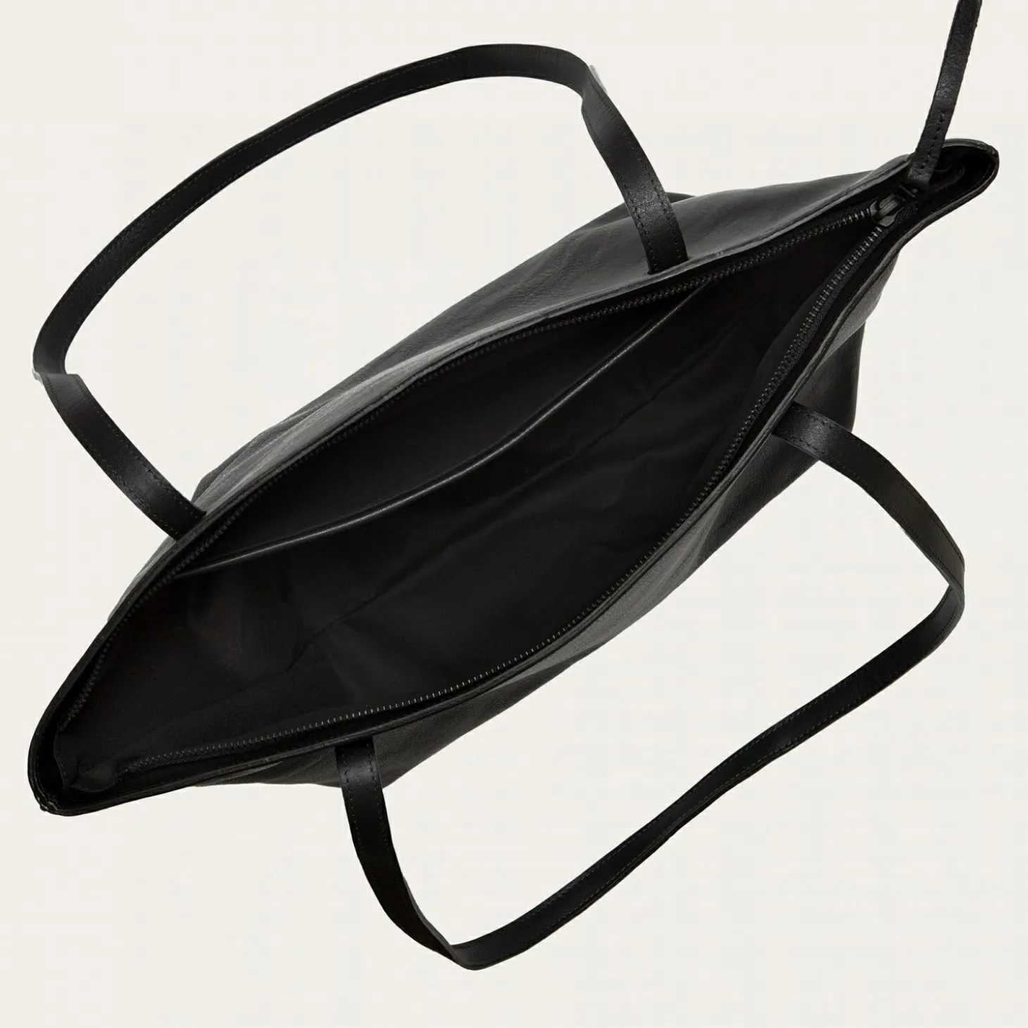 Ishti Torebka, Czarny