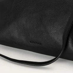 Ishti Torebka, Czarny