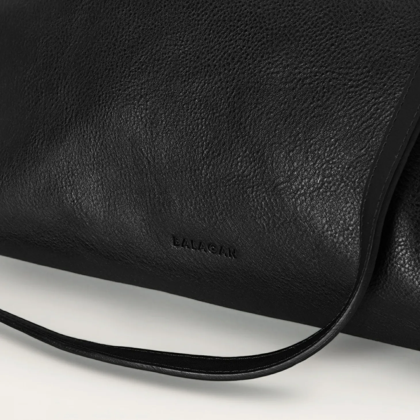 Ishti Torebka, Czarny