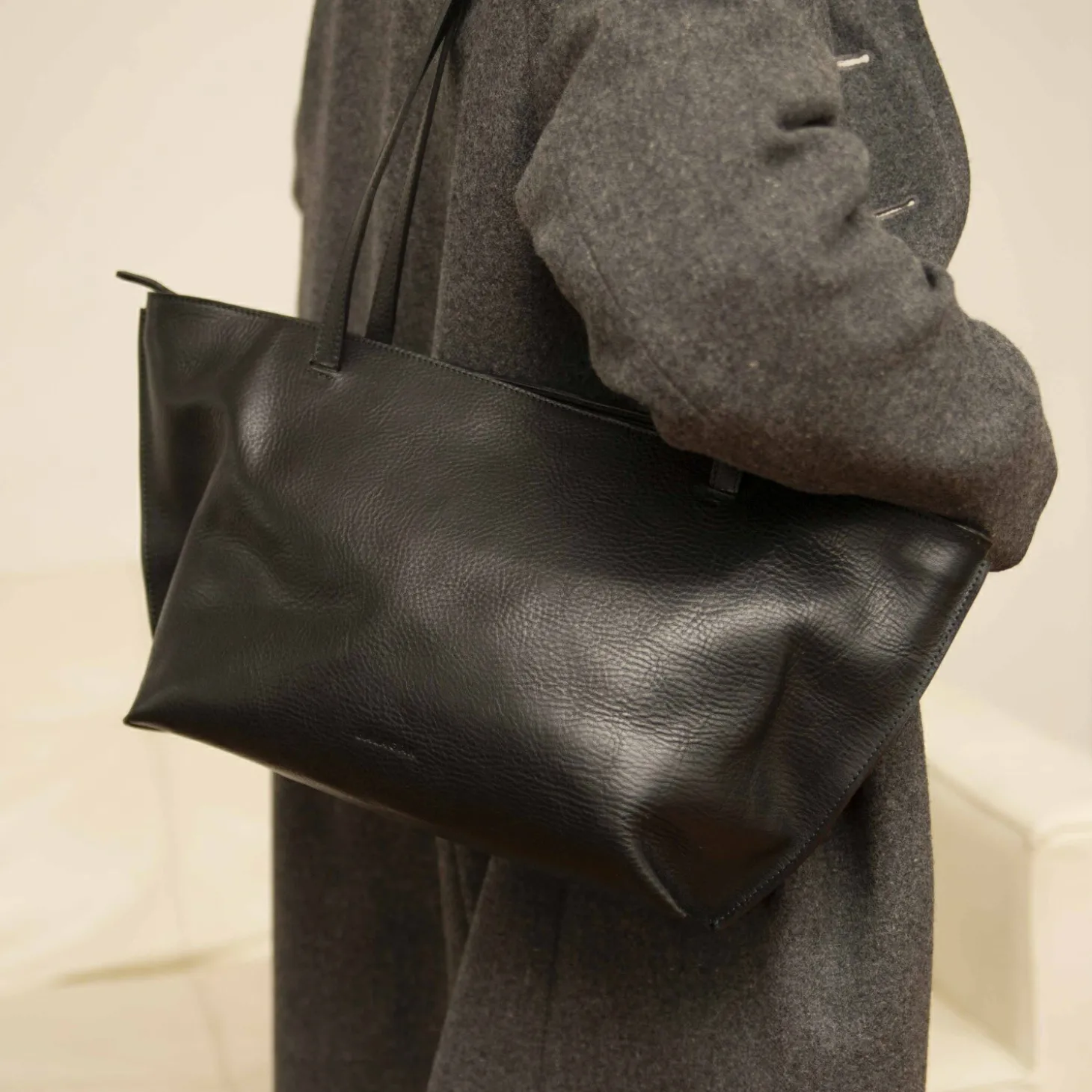 Ishti Torebka, Czarny