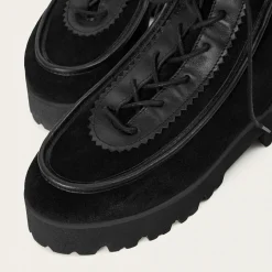 Junko Botki, Czarny Welur