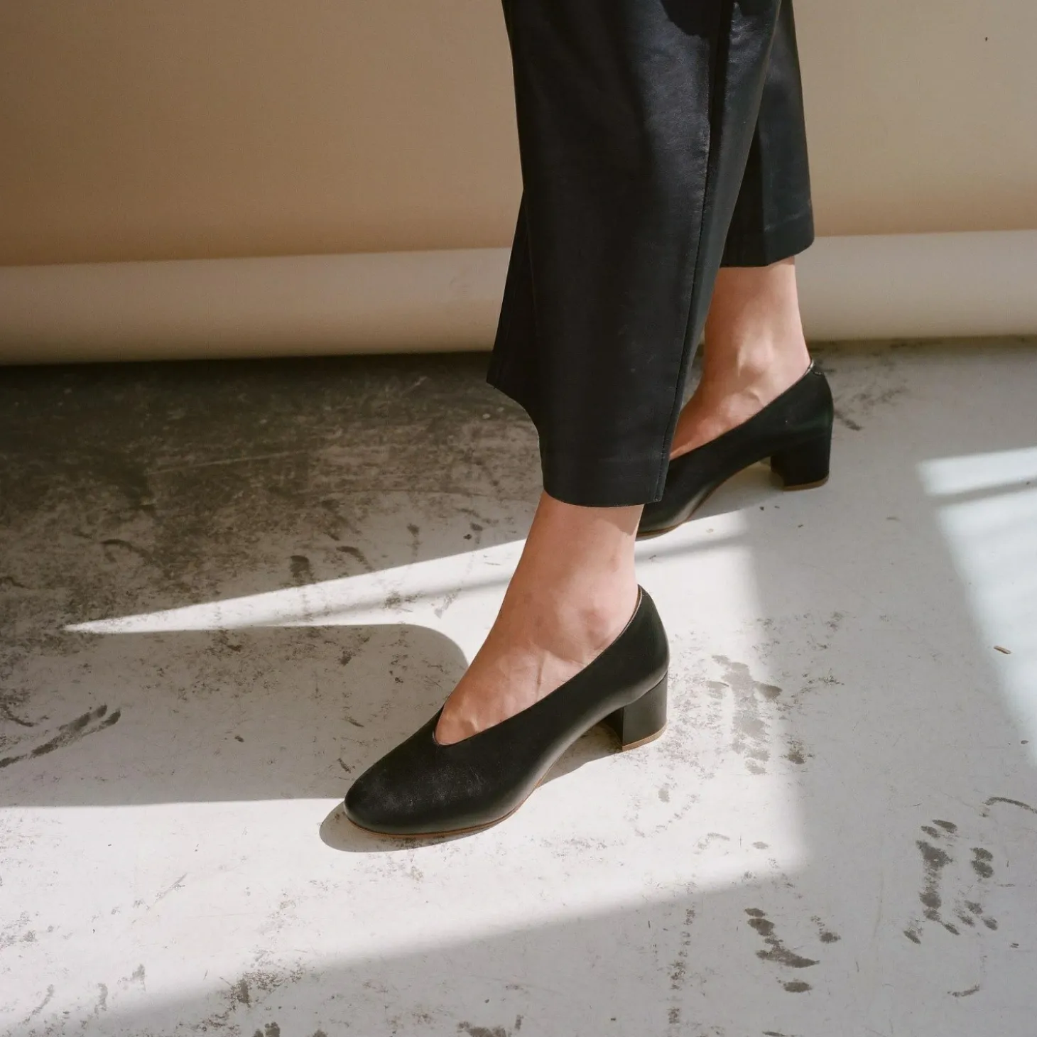 Leilot Czółenka, Czarny