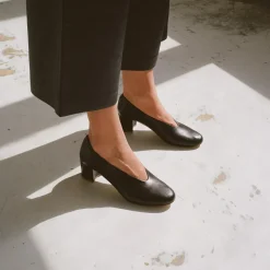 Leilot Czółenka, Czarny