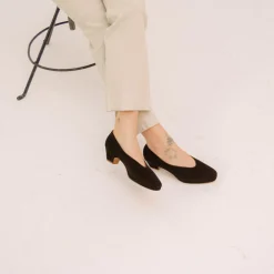 Lenu Czółenka, Czarny Zamsz