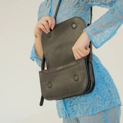 Mara Torebka, Czarny