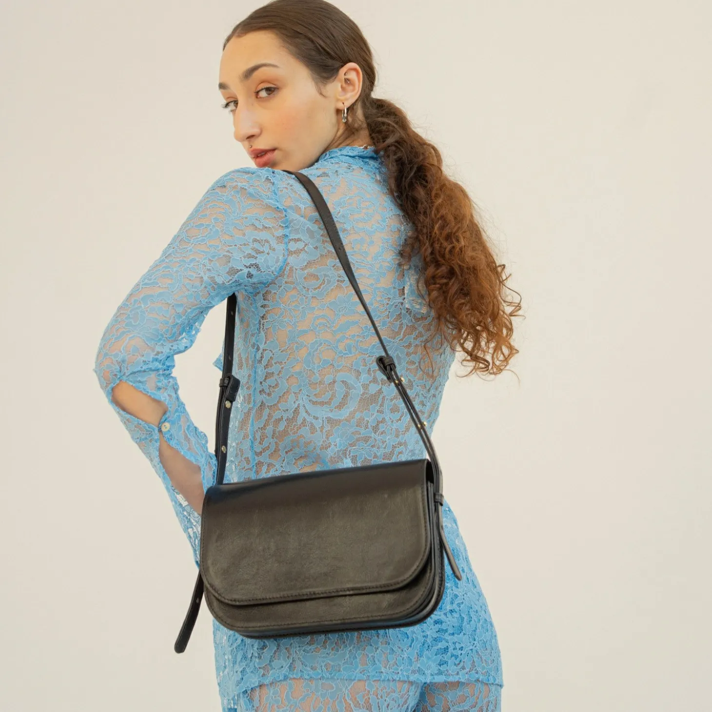 Mara Torebka, Czarny