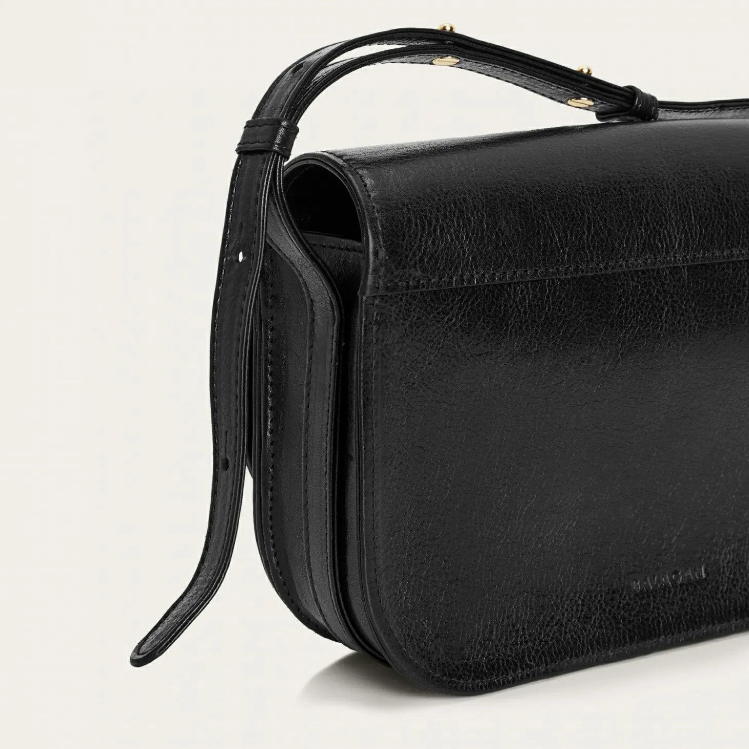 Mara Torebka, Czarny