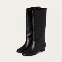 Martha Kozaki, Czarny