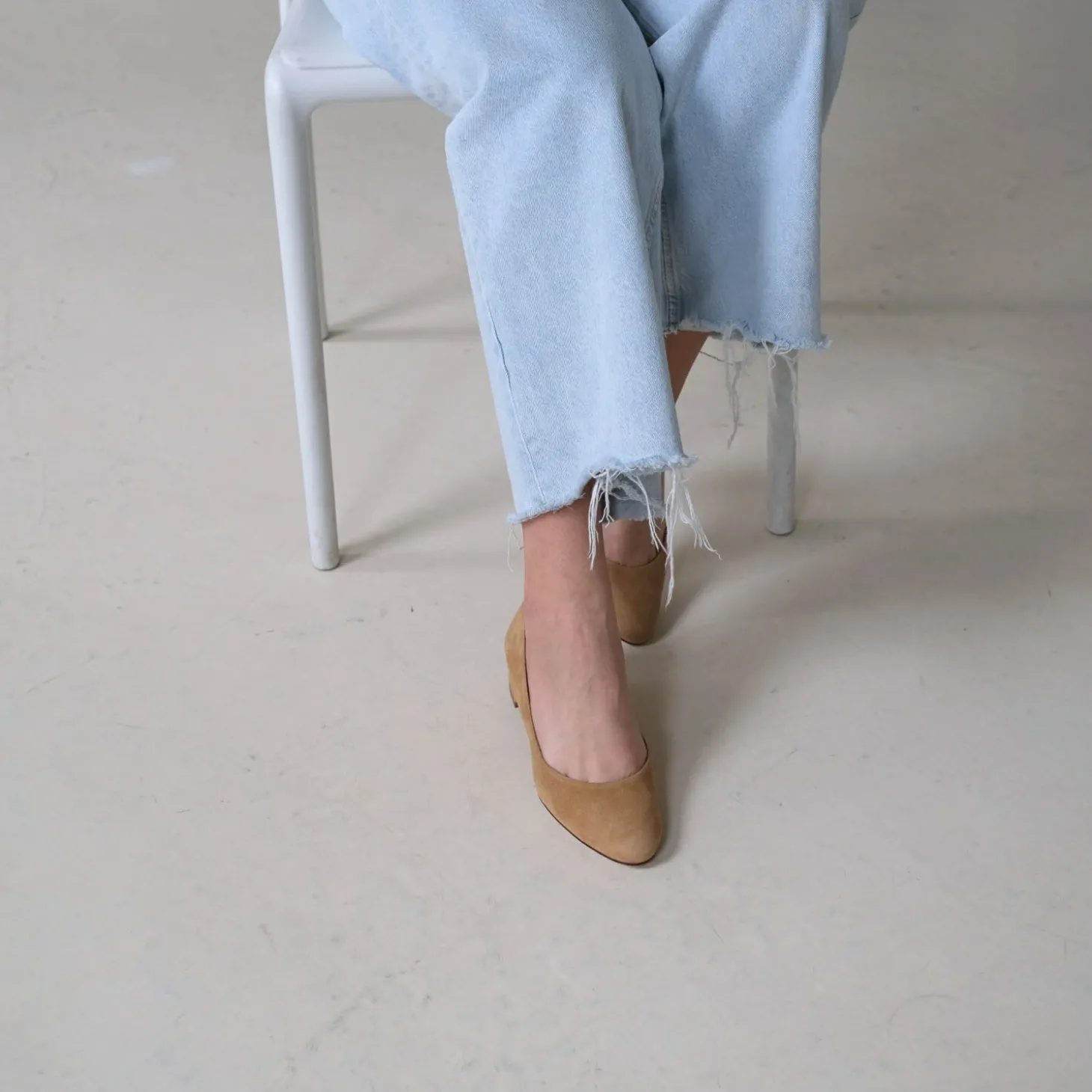 Migdal Czółenka Na Niskim Obcasie, Waniliowy Zamsz