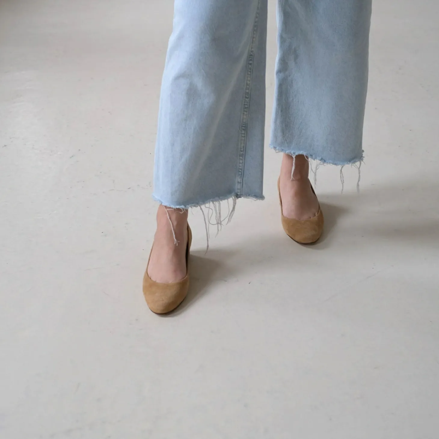 Migdal Czółenka Na Niskim Obcasie, Waniliowy Zamsz