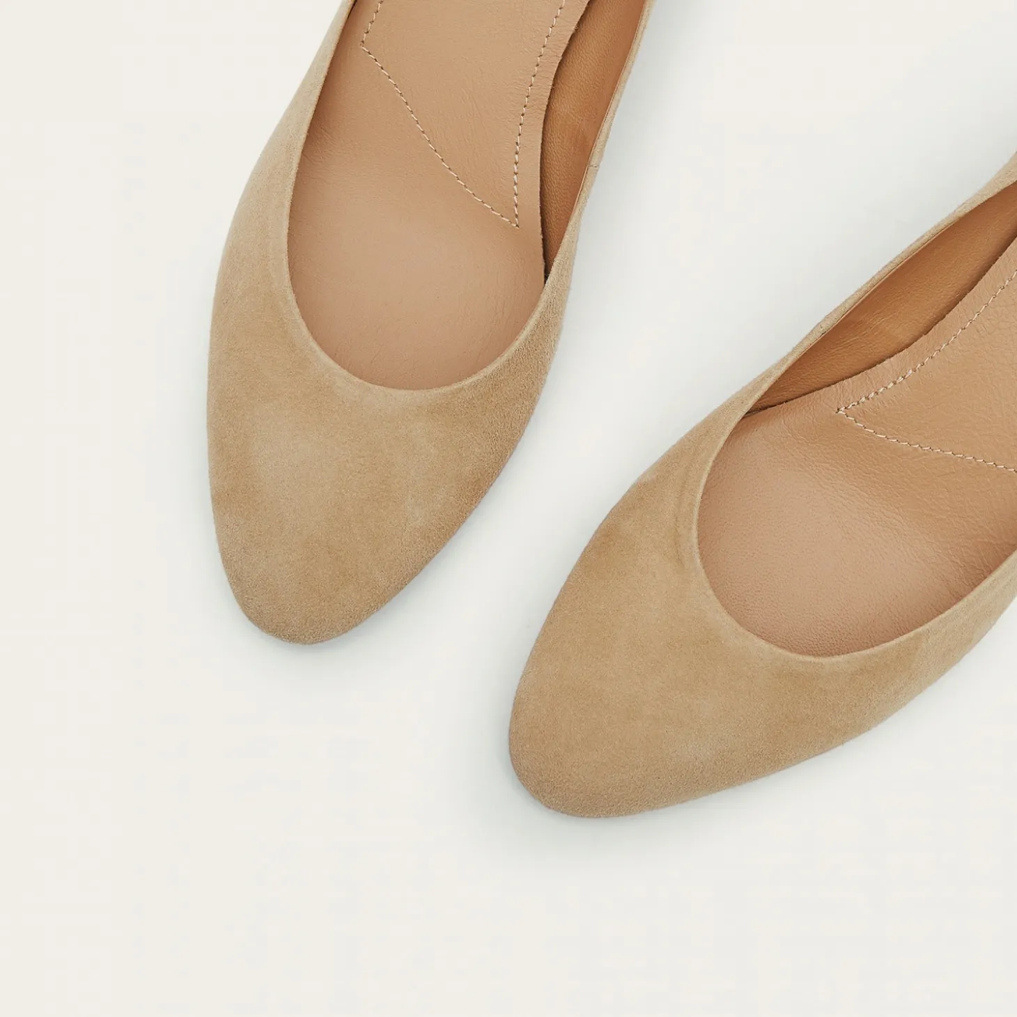 Migdal Czółenka Na Niskim Obcasie, Waniliowy Zamsz