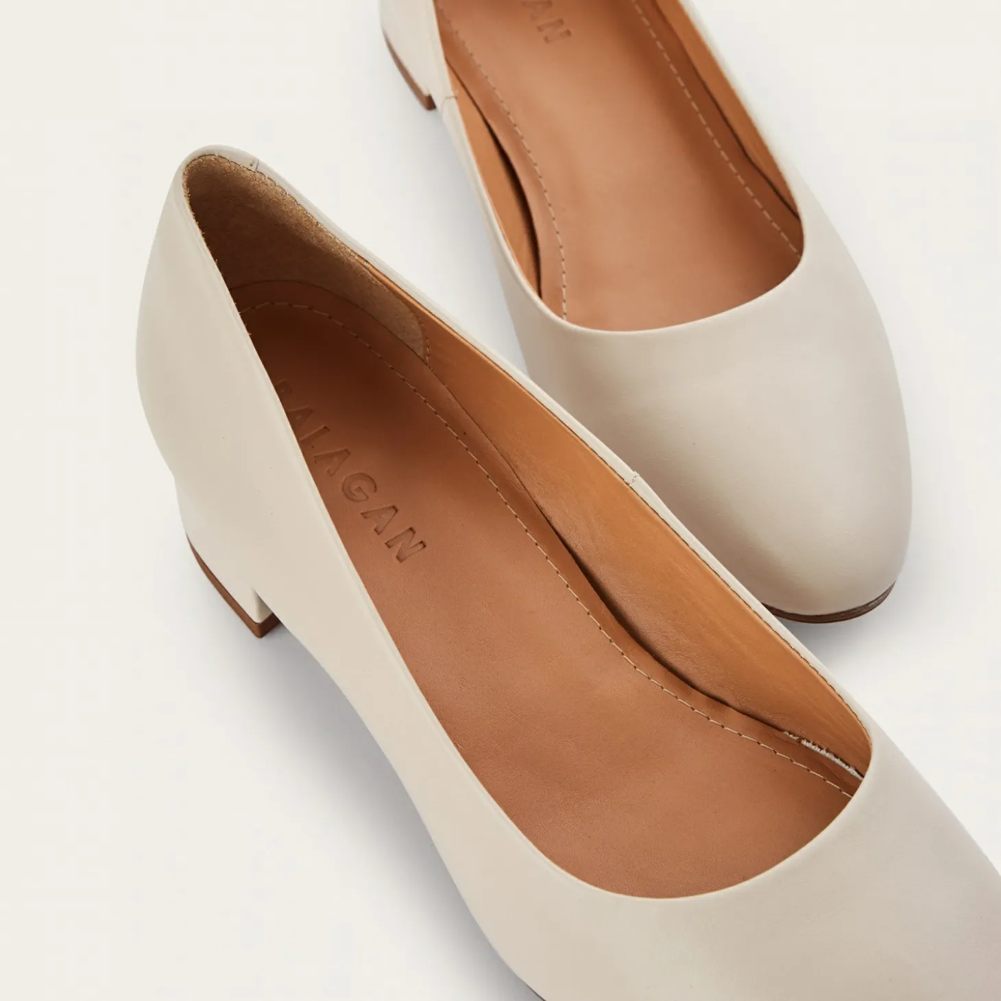 Migdal Czółenka Na Niskim Obcasie, Kremowy