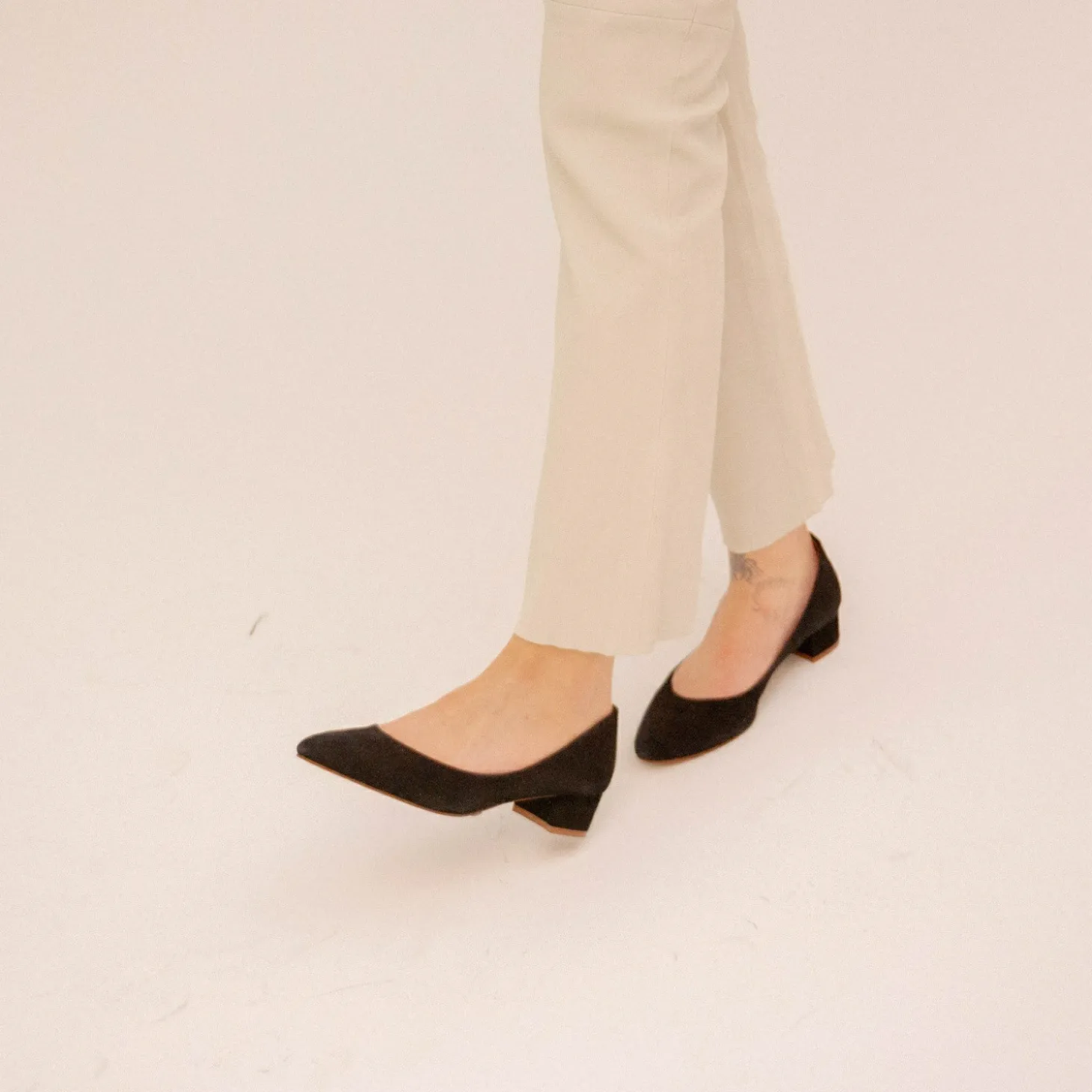 Migdal Czółenka Na Niskim Obcasie, Czarny Zamsz