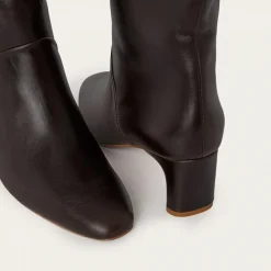 Nancy Botki, Ciemny Braz