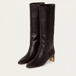 Nancy Botki, Ciemny Braz