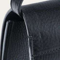 Pitzi Torebka, Czarny