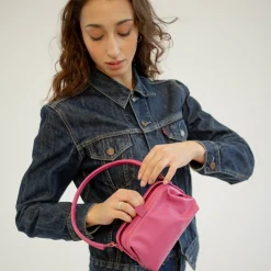 Roha Torebka, Fuksja