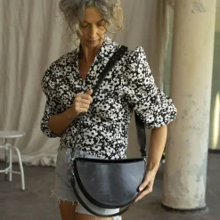 Sahar Torebka, Czarny Blysk