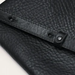 Shuk Torebka, Czarny