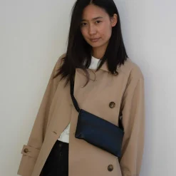 Shuk Torebka, Czarny