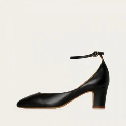 Sira Czółenka, Czarny