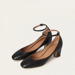 Sira Czółenka, Czarny