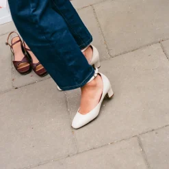 Sira Czółenka, Kremowy