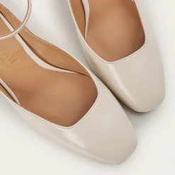 Sira Czółenka, Kremowy