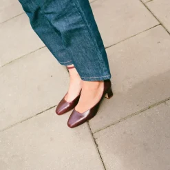 Sira Czółenka, Mahoniowy